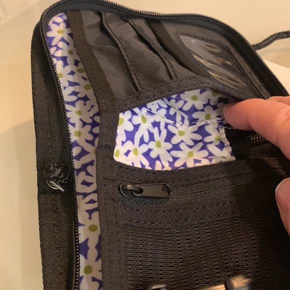 Sherpani Zoe travel/passport wallet - Picture 7 of 10